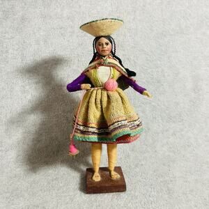 VTG Thread Handmade Peruvian Thread Dolls Traditional Dress Peru Folk Art